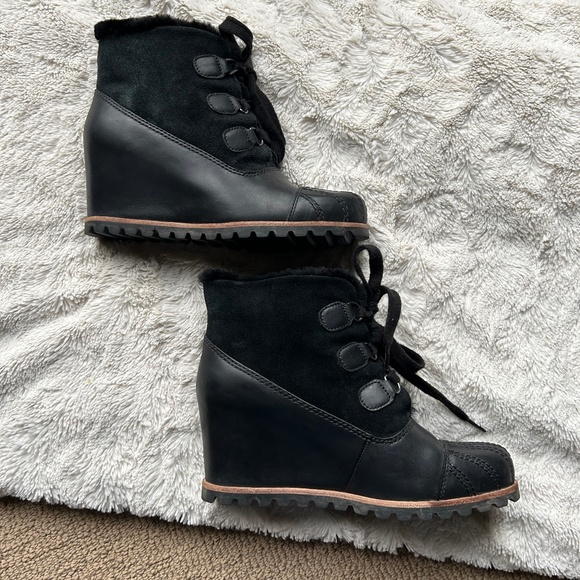 Ugg Winter Boots - Picture 1 of 14